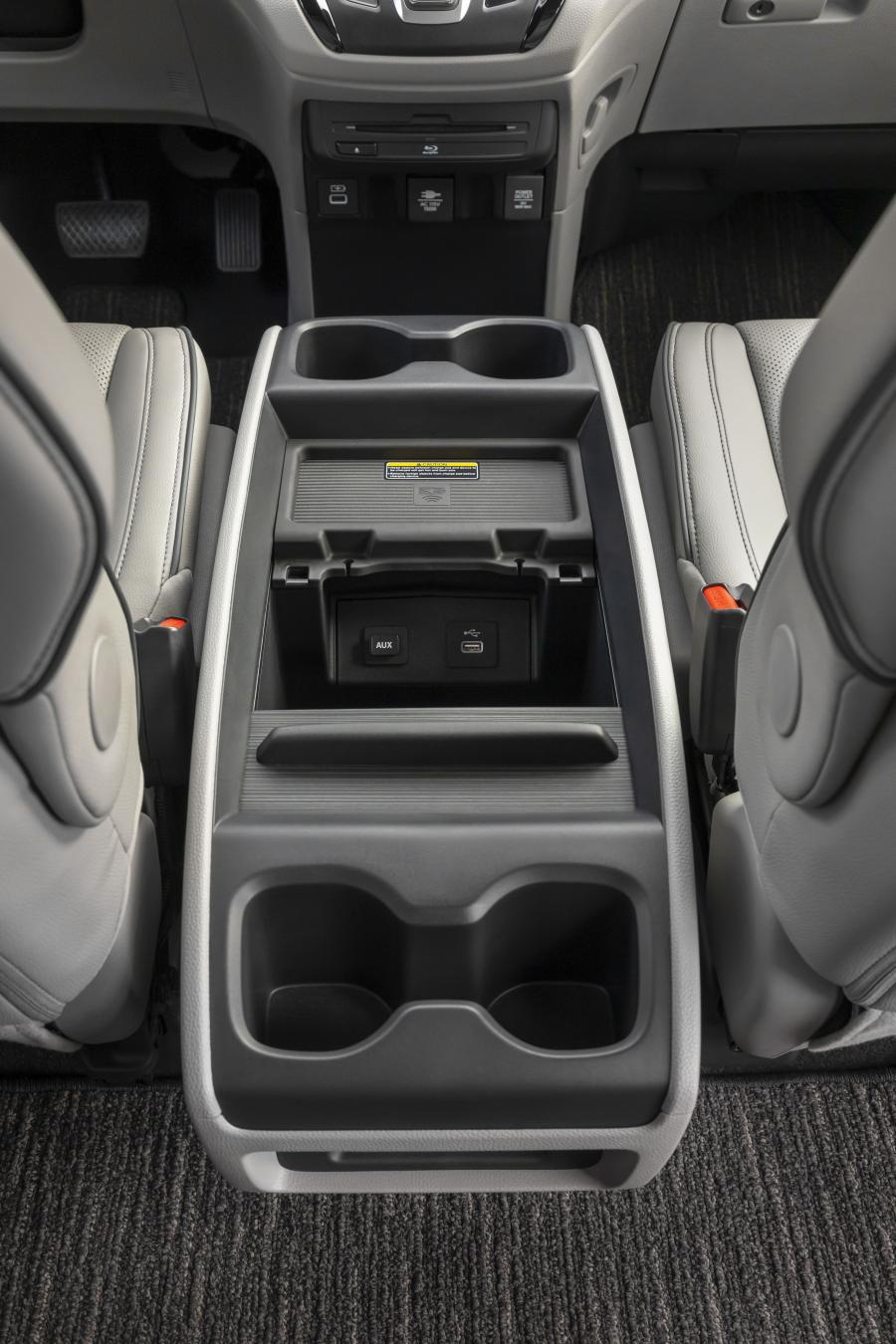 Детали интерьера Honda Odyssey 2020 года  (NA) (фото 103 из 119)